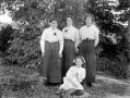 unknown-ladies-02.jpg